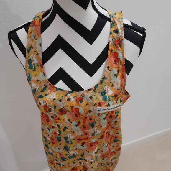 Floral Sleeveless Top with Long Back Hem - Picture 3 of 7